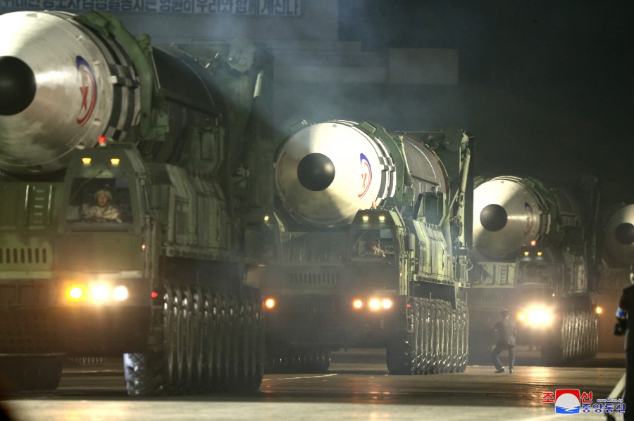 62-조선인민군창건 90돐경축 열병식